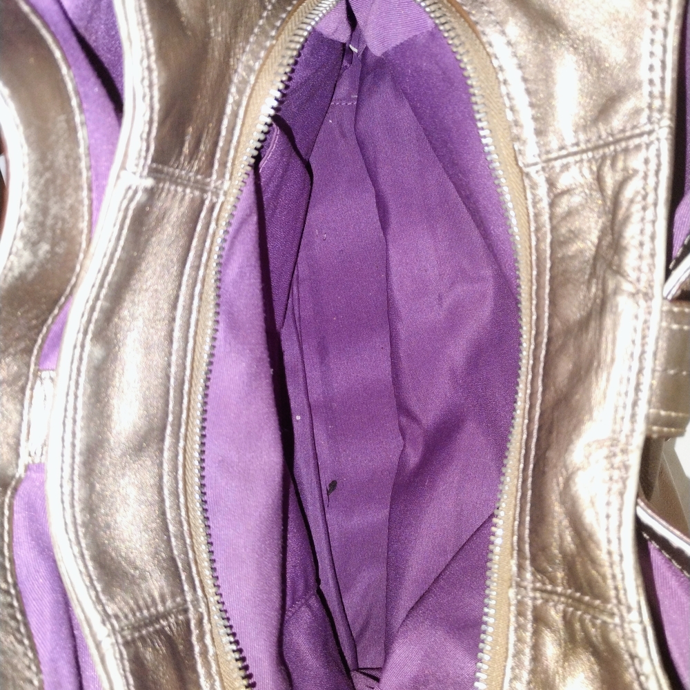 Elegant Metallic Shoulder Bag - Picture 4 of 9